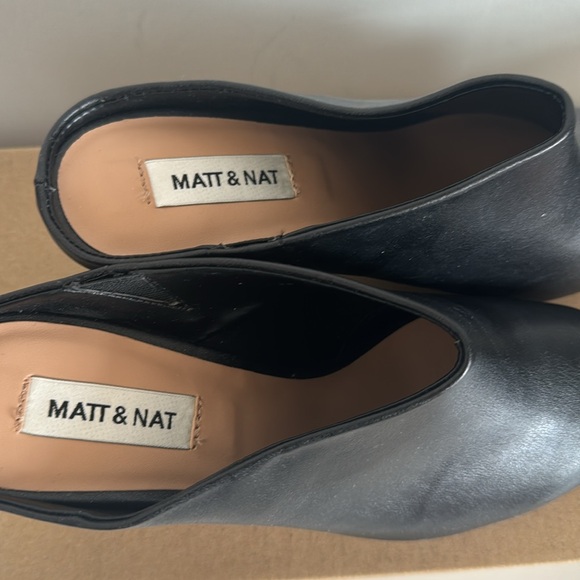 Matt & Nat Joan Vegan Leather Heels Booties Womens size 8 - Picture 6 of 6